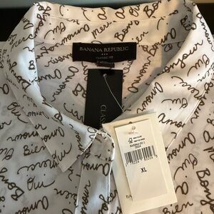 Banana Republic White Script Print Women's Button Down Shirt